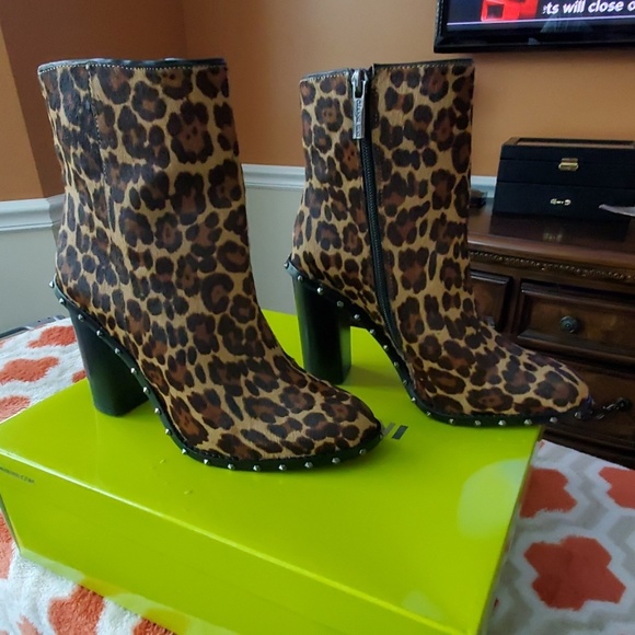 Gianni Bini Boots - Picture 2 of 7